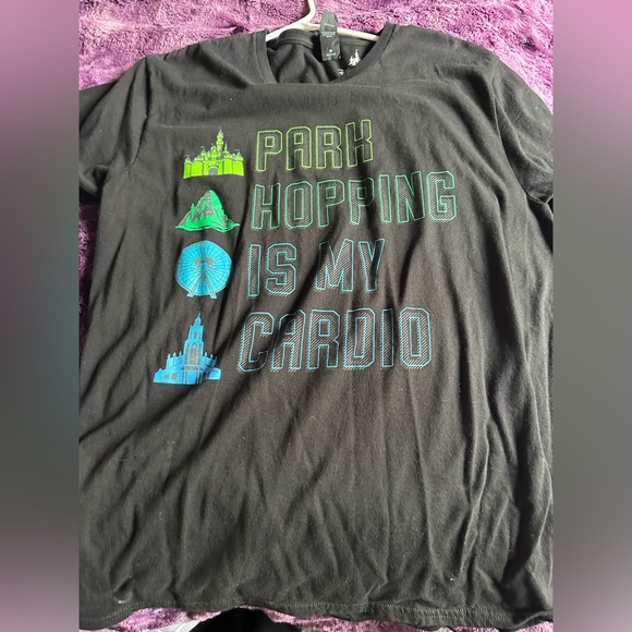 ❌SOLD❌ DISNEY TEE - Picture 1 of 2